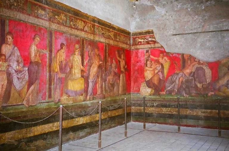Wall painting in Pompeii visible in a Rome for kids tour