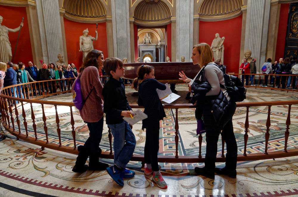 Private Tour Guide during a tour for kids of Rome for kids