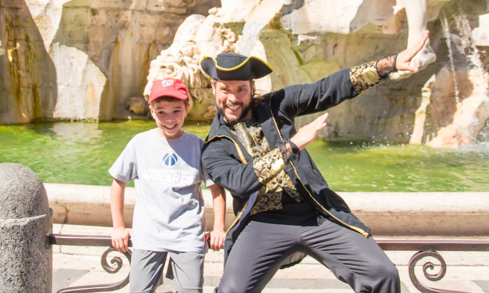 Kid have fun with an actor tour guide in a Rome for kids tour